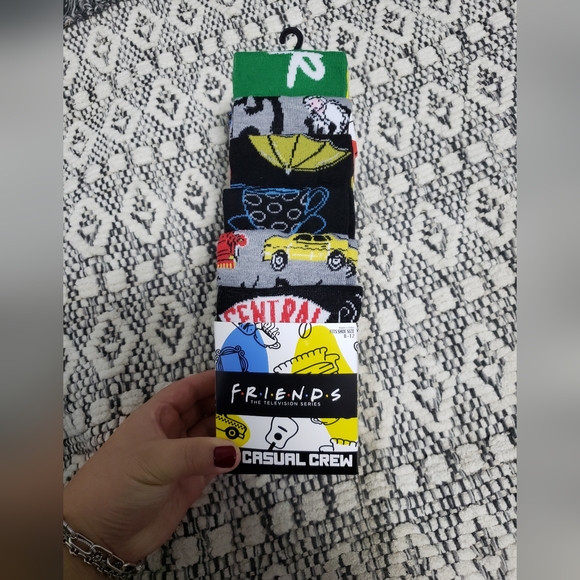 FRIENDS 6 Pack Casual Crew Socks - Picture 1 of 6